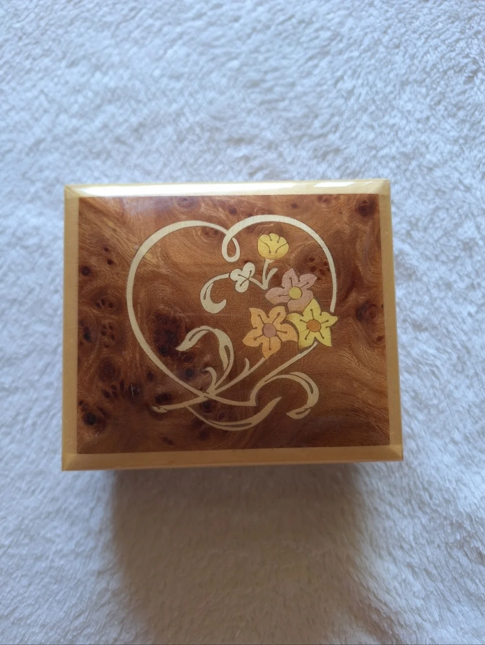 Vintage Italian Sorrento Music Jewelry Box Heart Inlay Reuge Swiss 18-Note Works